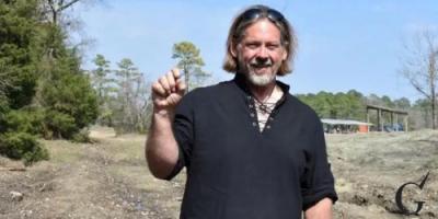 Glücklicher Mann aus Arkansas findet 3,29-Karat braunen Diamanten im Staatspark