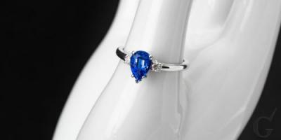 Die atemberaubende Schönheit von Verlobungsringen mit blauem Saphir