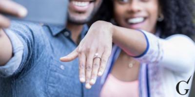 How to Present the Engagement Ring in a Striking Way? A Comprehensive Guide